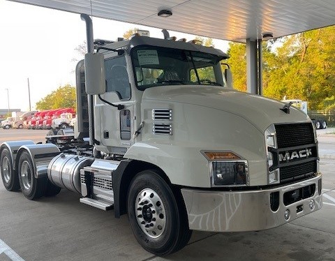 Mack day cab tractor in Van Slate's lease portfolio